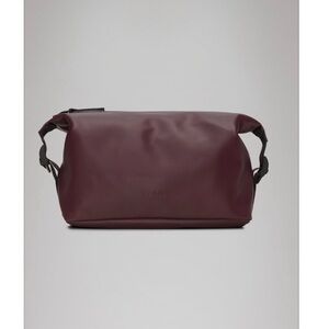 RAINS Hilo Wash Bag.
